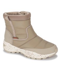 Cold weather is no match for our super warm Darra winter boots. Made using our weatherproof technology this boot features a plush warm lining, waterproof seams and an inside zipper to protect you from the elements. Baretraps weatherproof boots feature our special waterproofing spray treatment, which offers water-resistant protection on upper materials in mild to moderate wet weather. All Baretraps products consist of a lightweight construction that won’t weigh you down and a flexible outsole that is designed to follow the natural movement of your foot while you walk. Weatherproof Boots, Toe Loop Sandals, Cold Weather Boots, Zipper Boots, Wide Calf Boots, Snow Boots Women, Winter Snow Boots, Winter Boots Women, Comfortable Sandals