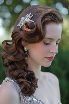 Side Curl Hairstyle, 1800’s Hairstyles, Old Style Hairstyles, Old Hairstyles Woman, Side Pinned Hairstyles, Wedding Hairstyles To The Side, Pinned Curls, Vintage Wedding Makeup, 1930s Hairstyles