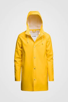 Stockholm Yellow - Stutterheim (USA) Puppet Costume, Art Dolls Cloth, Cute Coats, Ride A Bike, Yellow Raincoat, Rain Gear, Raincoats For Women, Fitted Suit, Environmental Art