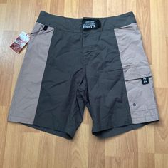 Jimmy’z Surf Pocket Shorts Zumba Olive Men 32 Condition Is New With Tag Nwt Pocket Shorts, Man Swimming, Zumba, Gray Green, Shorts With Pockets, Board Shorts, Green And Grey, Surfing, Swimming