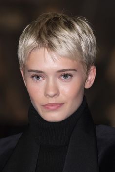 Easy Trendy Hairstyles, Growing Out Short Hair, Short Blonde Pixie, Crop Hair, Pixi Beauty, Girls Short Haircuts, Beautiful Haircuts