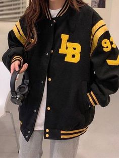 ⚡️Buy Letter Toweling Embroidery Varsity Jacket Black 2XL under $42.00 in Jackets Online. Style: Casual, Street Color: White/Black Fabric Content: Polyester Blend Fit Type: Loose fit Neckline: Stand Collar Sleeve Length: Long Sleeve Design: Snap Button Fastening, Elasticated Cuffs, Contrast Stripe Detail, Functional Pockets. ✓2022 SPRING DROPS✓Free Shipping on all orders over $69 USD.. Check reviews and order Letter Toweling Embroidery Varsity Jacket today. Plus Size Korean Fashion, Streetwear Couple, Baseball Jacket Women, Hip Hop Trends, Breaking In, Grunge Streetwear, Baseball Women, Streetwear Tops, Korean Casual