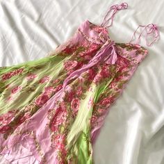 2000s Asymmetrical Dress, Pink Whimsical Dress, Y2k Fairy Dress, Flora Inspired Outfits, Pink Fairycore Outfits, Ethereal Fairy Core Outfits, Pink And Green Outfit Aesthetic, Casual Fairycore Outfits, Pink And Green Aesthetic Vintage