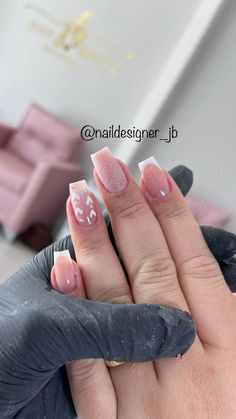 Decoracao unhas de fibra branca francesinha unhas de gel Nails Delicadas, The Audacity, Nail Salon Design, Pretty Nail Art Designs, Nails Desing, Elegant Nails, Dream Nails, Manicure E Pedicure