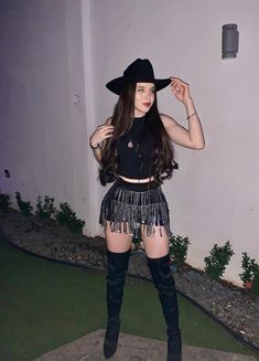 Cowgirl Outfit Ideas For Women, Vaqueras Outfit Aesthetic, Quebradita Outfit, Buchona Outfit Party Theme, Rbd Outfits Ideas Concert Plus Size, Outfit Para Jaripeo, Rbd Concert Outfits Ideas, Besame Mucho Festival Outfit, Cow Girl Party Outfit