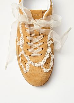 tb.490 Crochet Honey | ALOHAS Soft Goods Design, Vintage Sneakers Aesthetic, Boho Chic Shoes, Delicate Crochet, Leather Stitching, Samoa, Suede Sneakers, Mozambique, Bosnia And Herzegovina