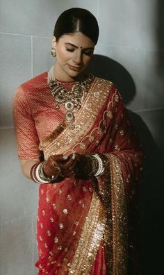 Sabyasachi Blouses, Latest Bridal Sarees, Reception Poses, Red Saree Wedding, Sabyasachi Saree, Celebrity Saree, Fancy Collar, Sabyasachi Sarees