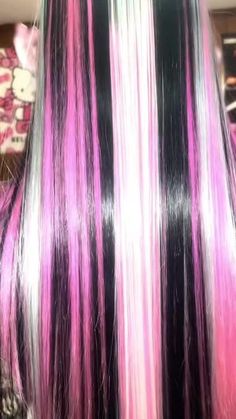 Goth Skunk Hair, Pink White And Black Hair, Brown And Pink Striped Hair, Ideas To Color Your Hair, Blonde And Dyed Hair, Chunky Hairlights, Colored Streaks In Blonde Hair, Pink And Black Skunk Hair, Pink And Blonde Highlights In Black Hair