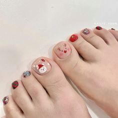 Christmas Toe Nails, Chrismas Nail Art, Noel Nail, Simple Toe Nails, Feet Nail Design, Dragon Nails, Pedicure Designs Toenails, Festive Nail Designs