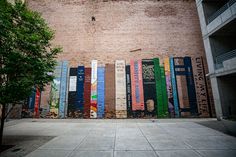 there are many books on the side of this building that is painted multicolored