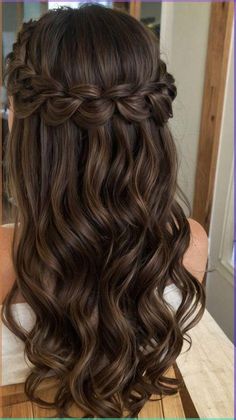 Half Up Curls, Grad Hair, Medium Length Curly Hair, Simple Prom Hair, Hoco Hairstyles, Quince Hairstyles, Prom Inspo