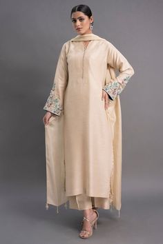 Gold Trousers, Raw Silk Dress, Sleeves Designs For Dresses, Boutique Dress Designs, Pakistani Dress Design, Designs For Dresses