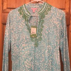 New With Tags Size Medium Lilly Pulitzer Sarasota Tunic In Shorely Blue Sea Caps Blue Beaded Tops For Spring, Beaded Blue Tops For Spring, Spring Blue Beaded Tops, Spring Embroidered Tunic For Beach Cover-up, Chambray Tunic, Hooded Tunic, Cowl Neck Tunic, Tie Dye Tunics, Cold Shoulder Lace