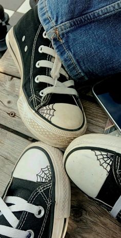 Bride Ballet Flats, Wedding Slippers For Bride, Sharpie Converse, Converse Drawing On Shoes, Spiderman Converse, Drawing On Shoes, Converse Drawing, Doodle Shoes, Diy Converse