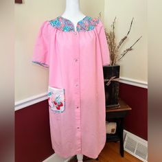 Beautiful Condition, Never Worn! Vintage Housecoat Pink With Floral Collar And Fruit On The Pocket. Button Down With Puffed Sleeves. It’s So Adorable. Cotton/Polyester Blend Size Medium Approximate Measurements: 23” Armpit To Armpit ( Very Roomy ) 12” Sleeve Length From Shoulder 42” Long Housecoats For Women Vintage, Pink Spring Robe For Bedtime, Retro Long Sleeve Sleepwear For Home, Retro Long Sleeve Sleepwear For Pajama Party, Vintage Long Sleeve Robe For Loungewear, Vintage Spring Robe For Home, Retro Long Sleeve Sleepwear For Loungewear, Retro Long Sleeve Sleepwear For Bedtime, Vintage Pink Robe For Loungewear