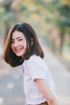 Image shared by beautymakeup. Find images and videos on We Heart It - the app to get lost in what you love. Short Hair Dont Care, Pretty Short Hair, Bob Hairstyles For Thick, Asian Short Hair, Shot Hair Styles, Haircuts Straight Hair, Girl Short Hair