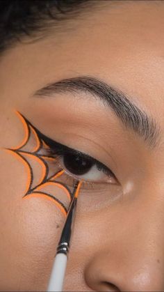 Hallowen Schminke, Black Halloween Makeup, Halloween Eyeshadow, Vampire Bride, Cute Halloween Makeup, Orange Makeup, Holiday Makeup Looks, Halloween Makeup Pretty, Cute Eye Makeup