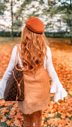 Thanksgiving Outfit Ideas That Will Make You the Star of the Dinner!🧡🍂 Step up your style game with this stunning Thanksgiving Outfit Ideas Women are obsessing over! Perfect for all your Fall Events, this look is the ultimate mix of chic and comfort. Not sure What To Wear Fall? Pair this outfit with Black Kitten Heels to elevate your look effortlessly. Whether you\'re attending an elegant Event Outfit gathering or keeping it relaxed with Lazy Day Outfits, this ensemble has you covered. Find m... Wander Outfit, Fall Aesthetics, Autumn Photos