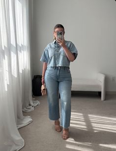 Casual Denim Outfits Women, Plus Size Denim Outfits, Casual Jumpsuit Outfit, Creative Style Outfits, Denim Dress Outfit Ideas, Jean Jumpsuit Outfit, Chic Denim Outfits, Denim Dress Style, Denim On Denim Outfit