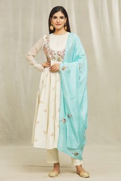 White kurta featuring hand embroidered floral designs with cutdana, sequins, and zardozi work. Paired with a contrasting dupatta, this set is crafted in organic silk and includes churidar sleeves., Fit: Relaxed Churidar Sleeves, Potli Button, Kurta With Dupatta, Zardozi Work, Zardozi Embroidery, White Kurta, White Flares, Gathered Sleeves, Women Kurta