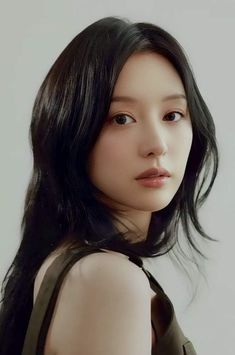 Kim Ji Won : คิม จี-ว็อน : 김지원 Hong Hae In, Haircut To Add Volume, Forever My Girl, Kim Jiwon, Medium Length Haircut, Kim Ji Won, Models Makeup, Army Girlfriend Style, Korean Actresses