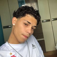 Curly Hair White Boy, White Men Hairstyles, White Boy Hairstyles, Latino Haircut Men, Men Curly Haircut, Latino Haircuts, Boys Curly Hair, Curly Hair Boys