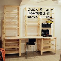 a work bench made out of wooden pallets with writing on the wall above it that says quick & easy light weight work bench