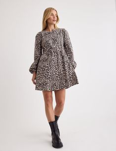 Chic Leopard Print Mini Dress, Elegant Leopard Print Mini Dress, Black Dress Accessories, V-neck Leopard Print Mini Dress For Day Out, Chic Knee-length Leopard Print Mini Dress, Cord Dress, Black Print Dress, Chic Leopard Print V-neck Mini Dress, Black Knit Dress