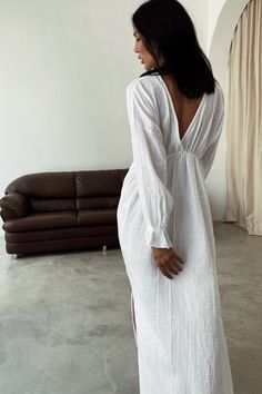 Wear this dress as a cozy home look, street style, or evening dress. It is very comfortable to wear and at the same time looks minimal and simple. Perfect for bohemian wedding dress. Linen Beach Wedding, Greek Wedding Dress, White Boho Wedding Dress, White Boho Wedding, Wedding Dress Maternity, Greek Wedding Dresses, Dress Beach Outfit, Greek Goddess Dress, Cotton Wrap Dress