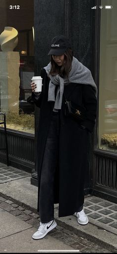 Grey Oversized Coat Outfits, Cozy Oversized Long Coat, Oversized Black Coat Street Style, Style Board, Fall Winter Outfits, Autumn Winter Fashion, Outfit Of The Day, Winter Fashion, Winter Outfits