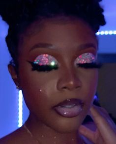 Quince Makeup, Girl Eye Makeup, Pink Glitter Makeup, Natural Beat