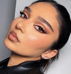 Olive Complexion Makeup, Maquillaje Soft Glam, Soft Nude Makeup, Nude Glam Makeup, Glowy Glam Makeup, Soft Glam Makeup Looks, Prom Eye Makeup, Eye Makeup Styles