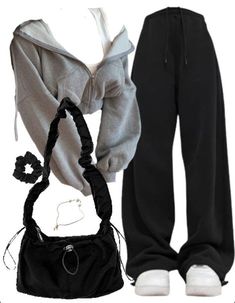 Outfit Inspo Zip Up Hoodie, Baggy Gray Sweatpants Outfit, Girly Baggy Clothes Aesthetic, How To Style A Grey Hoodie, Style A Hoodie Outfit, Zip Up Outfit Ideas, Cropped Hoodie Outfit Casual, Zipped Hoodie Outfit, Cute Outfits With Sweatpants