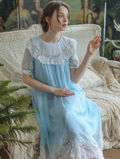 Classy Vintage Outfits, Era Victoria, Casual Sporty Outfits, Elegant Dresses Classy, Frocks For Girls, Art Dress, Historical Dresses, Western Dresses