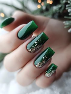 A set of simple and elegant Christmas nail designs in deep red, dark green, and soft nude. Each look features subtle details like silver branches, gold glitter, and delicate gold accents. Perfect for a festive yet classy holiday look.   #ChristmasNails #HolidayNails #SimpleNails #FestiveNails #WinterNails #NailInspiration #ChallengeFestività Holiday Silver Nails, Holiday Green Nails Christmas, Simple Dark Christmas Nails, Dark Green Nails With Sparkle, Christmas Nails Green And Silver, Christmas Green Nails Gel, Christmas Nails In Green, Christmas Green Nails Acrylic, Green Nails With Silver Glitter