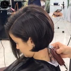 Short Hair Styling Ideas, Hair Styling Ideas, Angled Bob Haircuts, Cool Hairstyles For Girls, Side Swept Hairstyles, Amazing Hairstyles, Stacked Bob Haircut, Hairstyles For Girls