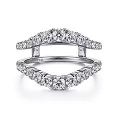 an 18k white gold wedding ring set with round cut diamonds