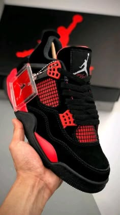 Jordan 4s Retro, Jordan 4 Retro Red Thunder, Nike Shoes Women Fashion, Jordan Shoe, Red Thunder, Pretty Sneakers, Nike Shoes Girls, Black Nike Shoes, Nike Fashion Shoes