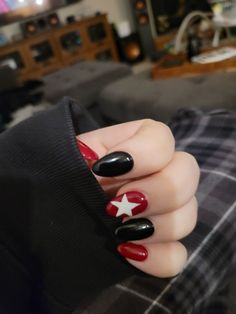 Arctic Monkey Inspired Nails, Nail Ideas Simple Design, Nail Ideas Indie, Short Red And Black Nails, Heathers Nails, Rockstar Girlfriend Nails, Simple Black Nail Designs, Red Black And White Nails, Red And Black Nail Designs