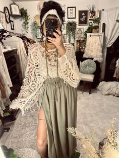 Bohemian Culture Fashion, Bohemian Date Night Outfit, Hippy Outfit Aesthetic, Bohemian Elegant Style, Casual Boho Chic Outfits, Chic Boho Outfits Winter, Boho Pants Outfit Winter, Dressy Boho Outfit, Pieces Venus Outfits