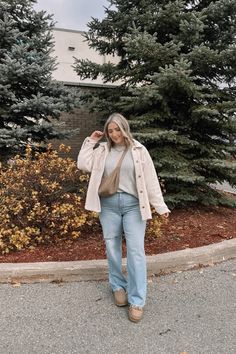 Cozy fall to winter midsize outfit - sherpa shacket, grey sweater, wide leg jeans, crescent belt bag, Ugg lookalike mini boots, winter 2023 fashion trends, casual outfit inspo Sweater Shacket Outfit, Sherpa Shacket Outfit, Winter Transition Outfits, 2023 Fashion Trends Casual, Boots Winter 2023, Winter Outfits Midsize, Winter 2023 Fashion Trends, Sherpa Shacket