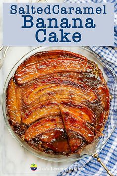 Upside down banana cake Upside Down Banana Cake, Caramel Banana Cake, Banana Upside Down Cake, Caramelized Bananas, Banana Cake Recipe, Salted Caramel Sauce, Sweet Treats Recipes, Baked Banana, Fun Foods