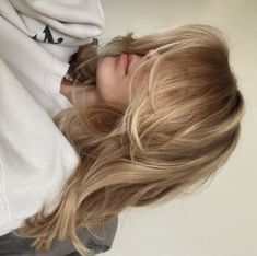 Mostly Blonde Highlights, Blond Butterfly Haircut, Haircuts To Make Your Forehead Smaller, Blonde Hair Wedding Styles Half Up, Niykee Heaton Hair, 90s Layers Unstyled, Curtain Bangs And Layers Shoulder Length, Blonde Hair Lots Of Layers, Blonde Layered Haircut