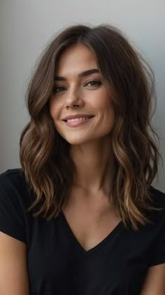 Hair Cuts Ideas For Medium Length, Shoulder Length Hair With Layers Hairstyles, Medium Length Hair Styles Square Face, Haircuts For Medium Length Hair Layers, Flattering Haircut For Round Face, Medium Long Brunette Haircut, Short Brown Hair Pale Skin, Below The Shoulder Haircut With Layers, Short Wavy Hairstyles For Women Layered