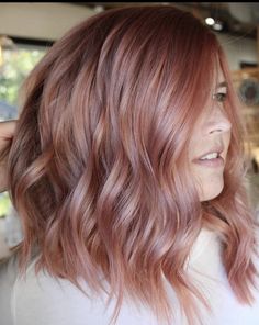 Fun Hair Colors For Light Brown Hair, Strawberry Brunette Hair Rose Gold, Strawberry Brown Hair Color, Pink Strawberry Blonde Hair, Rose Beige Hair, Hair Color Ideas Red, Strawberry Brown Hair, Rose Brown Hair