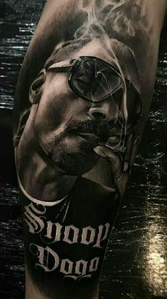 Snoop Dogg Tattoo Design, Snoop Dog Tattoo, Snoop Dogg Tattoo, 2pac Tattoos, Tupac Tattoo, Hip Hop Tattoo, Gotik Tattoo, Persian Tattoo, Chicano Tattoos Sleeve