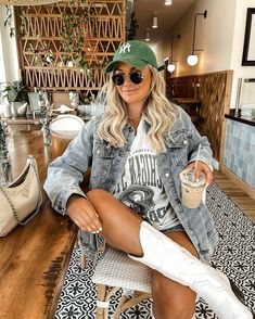 White Cowgirl Boots Outfit, Nashville Outfits Spring, White Cowgirl Boots, Country Concert Outfits