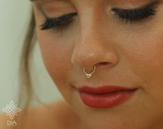 14K SOLID GOLD indian drop septum ring. Perfect as body piercing too. ---> Features: ♦ Material: 14k SOLID GOLD yellow ♦ Tiny indian drop size: length: ♦ Please choose your eye color epoxy filling: Turquoise/Lime/Green/Red/ Orange/Fuchsia/Blue/Purple/Lavender/Royal Blue/Lemon/Butter-Cream/White/Black/Brown ♦ Select your preference in the gauge / diameter at the top right of this page. Select your preference in the gauge at the top right of this page. *Gauge: the thickness of the wire the smal Small Hoop Nose Rings For Wedding, Tiny Minimalist Nose Rings, Tiny Nose Rings Perfect For Gifts, Hypoallergenic Small Hoop Nose Ring For Wedding, Dainty Hypoallergenic Nose Rings For Wedding, Dainty Septum Ring For Wedding, Dainty Nickel-free Nose Rings, Bohemian Hypoallergenic Nose Rings As Gift, Bijoux Piercing Septum