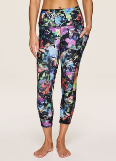 This cropped workout tight is made from ultra hold squat proof fabric that keeps you covered and supported during any activity. It wicks moisture, stretches four ways and is super soft to the touch for optimal comfort and range of motion throughout wear. Look no further for a functional floral capri legging, complete with side pockets and a flattering seamless high rise waistband. Athleisure Floral Print Yoga Bottoms, Floral Print Stretch Workout Bottoms, Stretch Floral Print Workout Bottoms, Floral Print Stretch Athleisure Activewear, Stretch Floral Print Athleisure Activewear, Floral Print Athleisure Activewear, Athleisure Stretch Bottoms With Floral Print, Floral Print Athleisure Activewear For Workout, Floral Print Athleisure Activewear For Sports