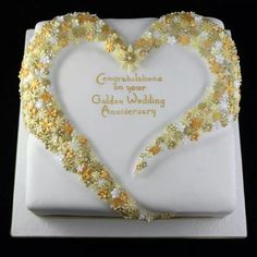 a heart - shaped birthday cake with the words happy birthday mois written on it